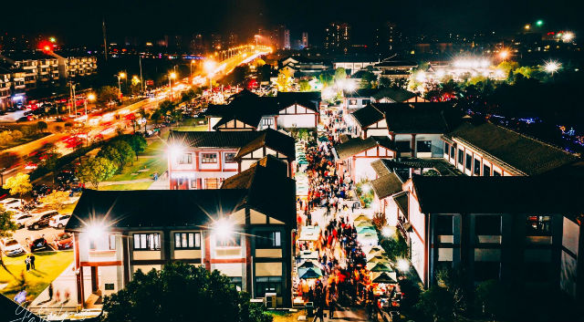 在绍兴上虞中华孝德园的这个风情街夜市是我见过最特别的而且每周只有